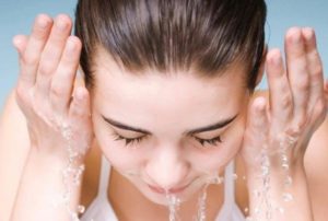 wash eyes with chilled water to glow your eyes