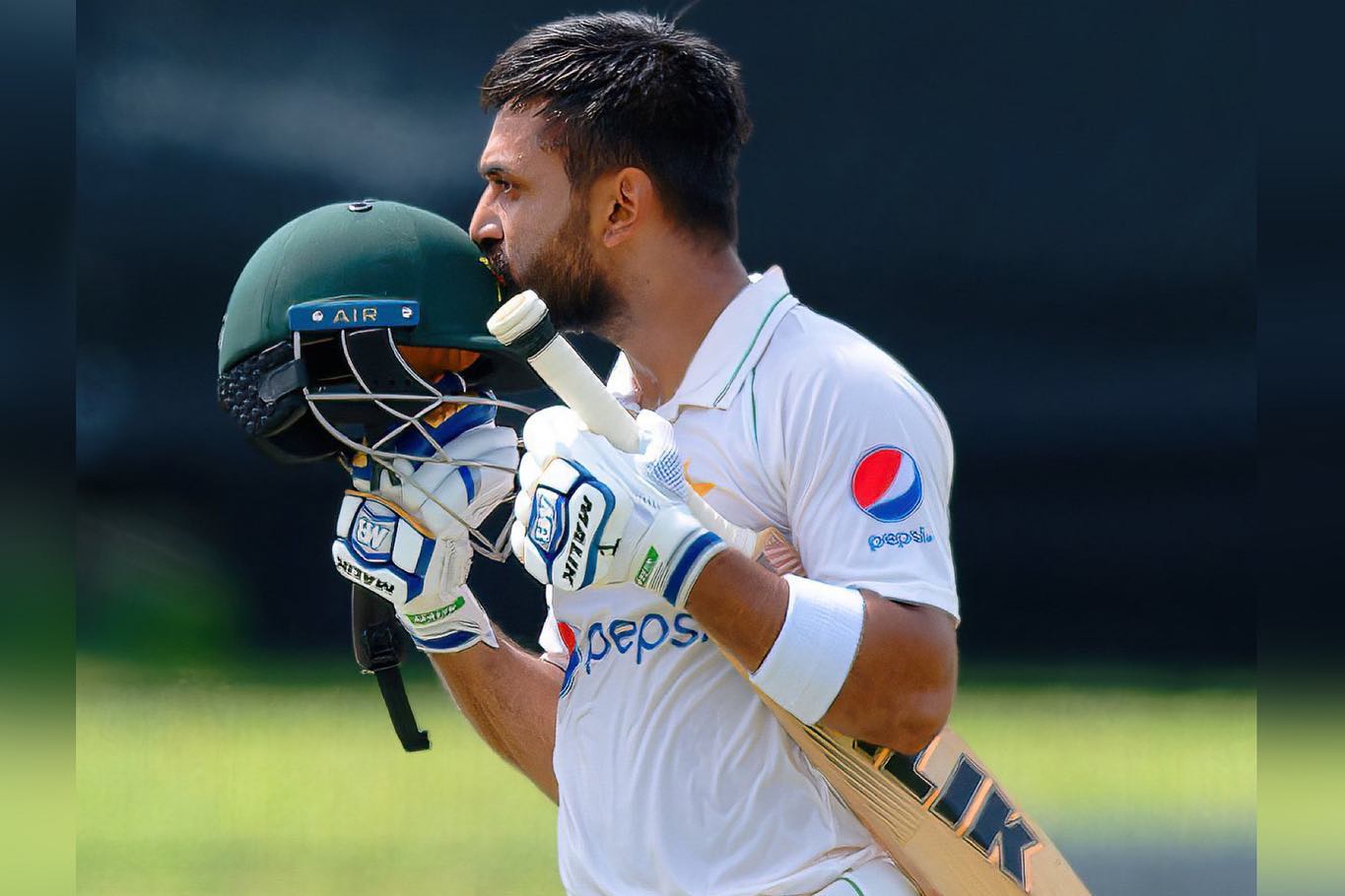 Abdullah Shafique Playing Style